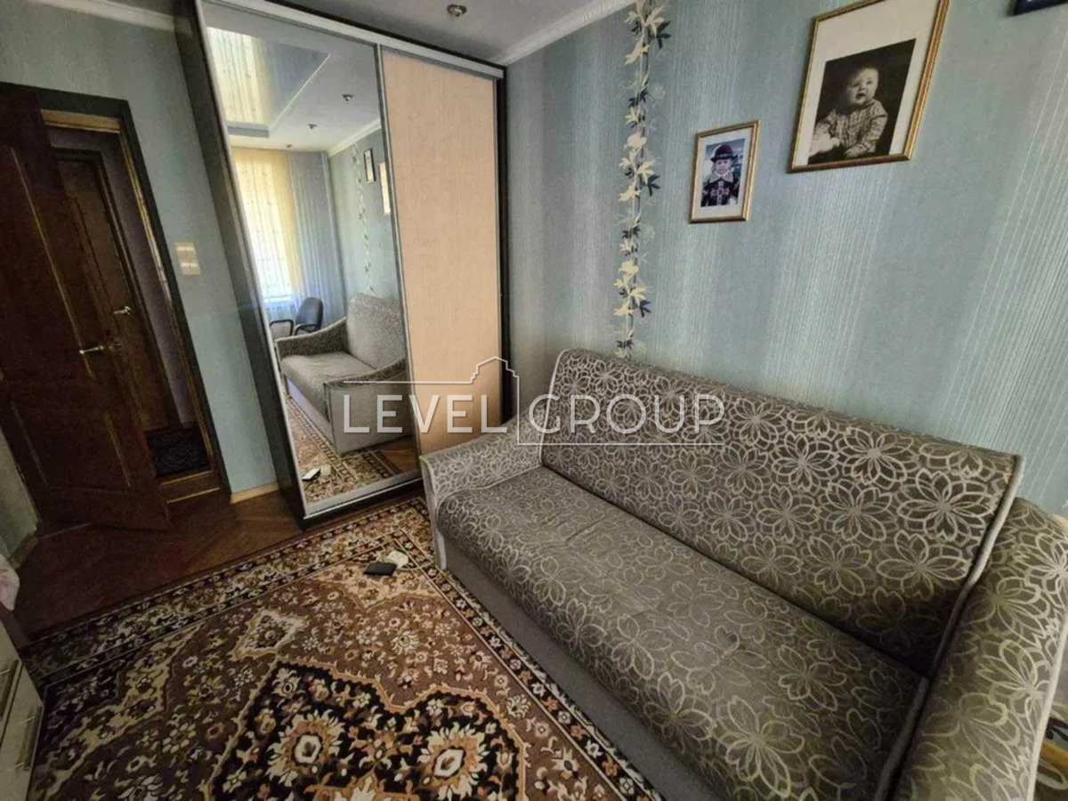 Honore de Balzac St., 75