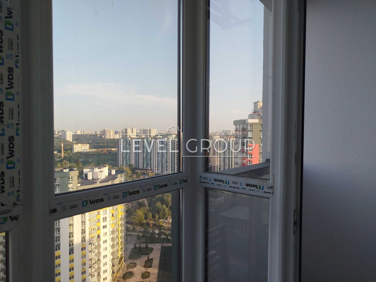 Ivan Vyhovsky St. (Marshala Grechka), 10 l