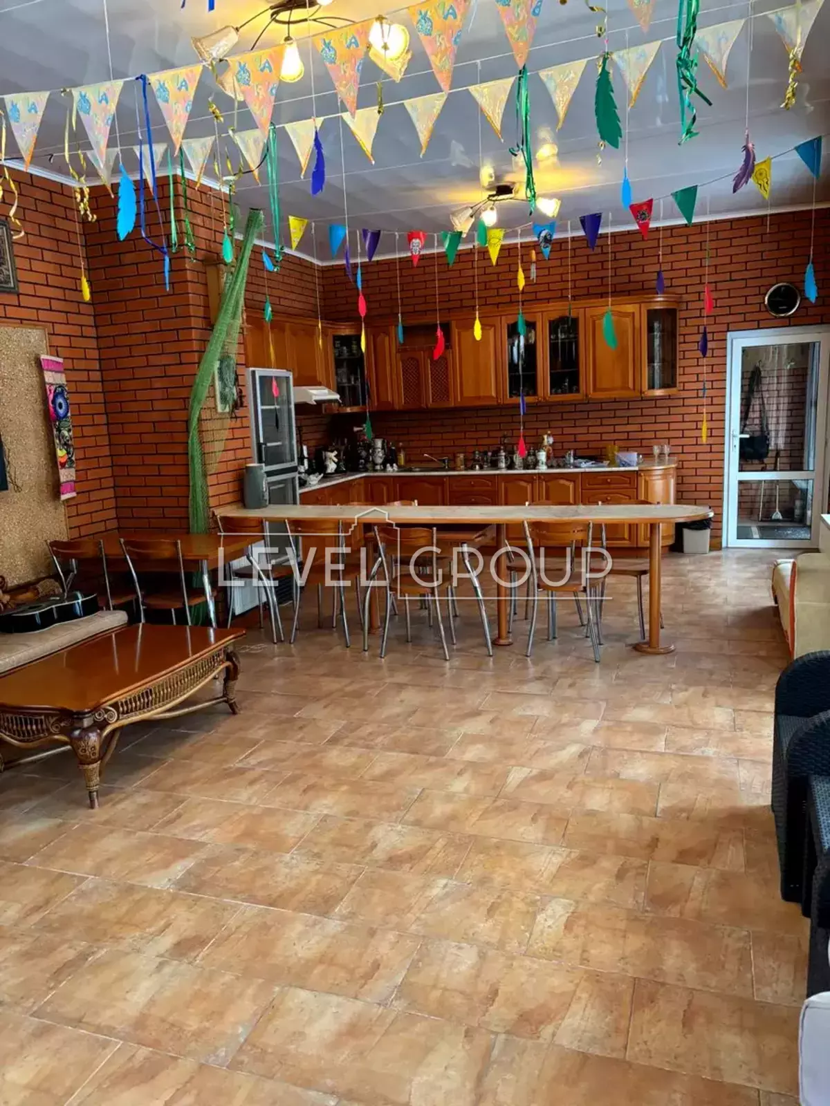 Мистецька вул., 7