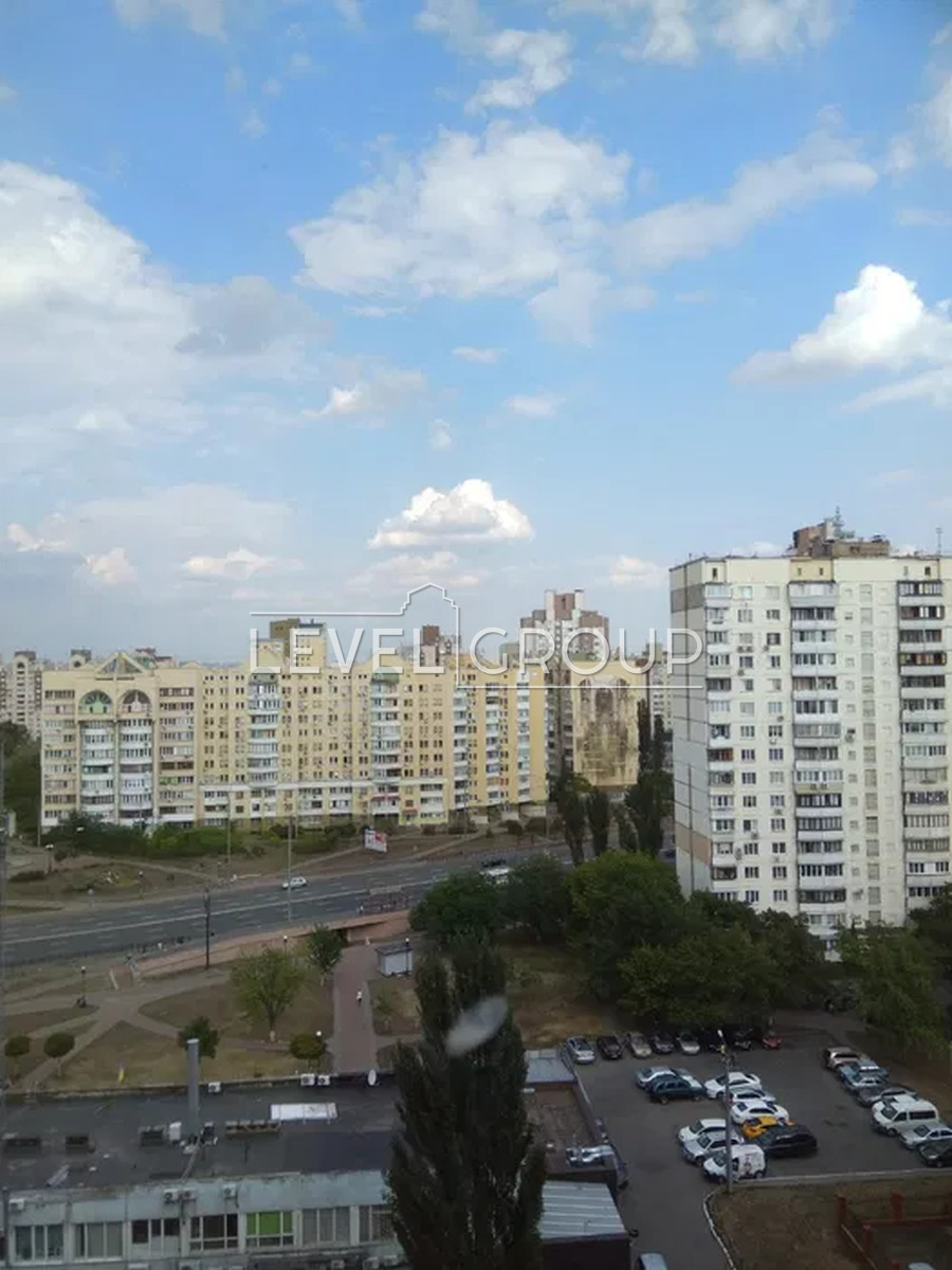 Володимира Івасюка просп. (Героїв Сталінграда), 27а