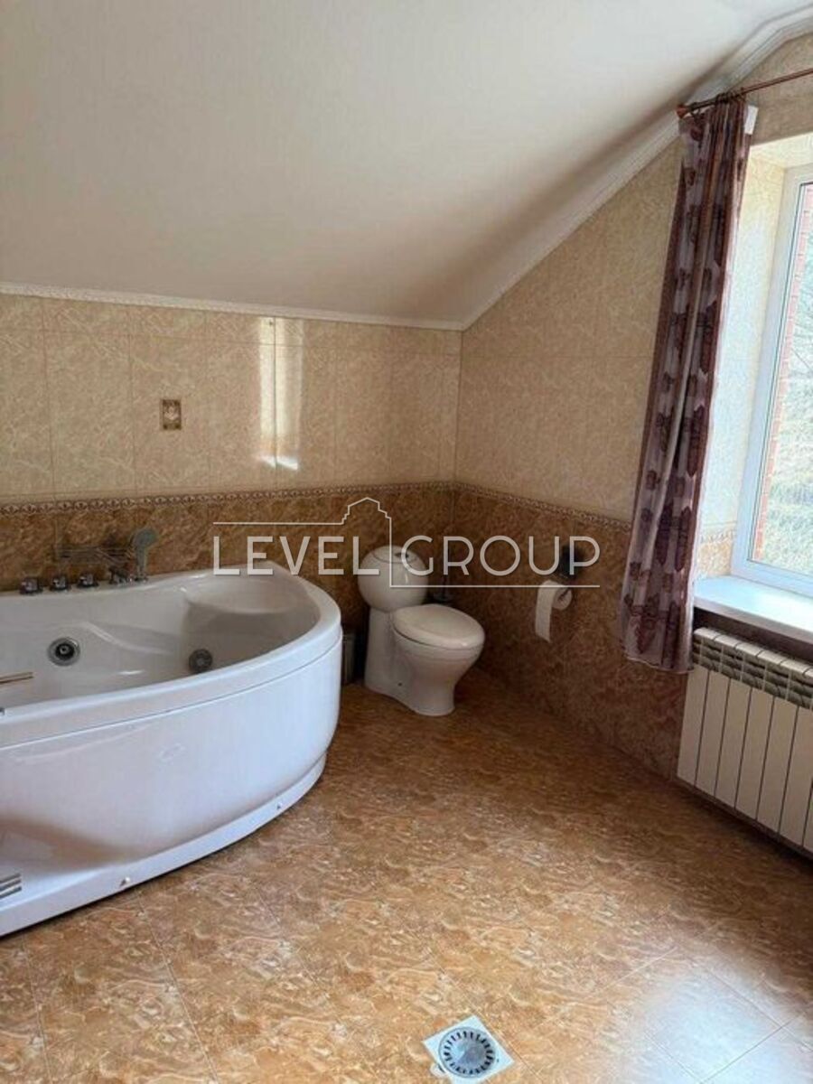 Центральна, 24