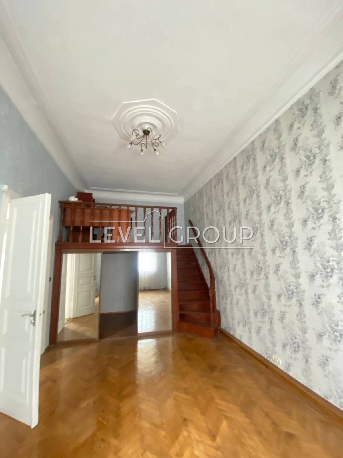 Саксаганського вул., 28