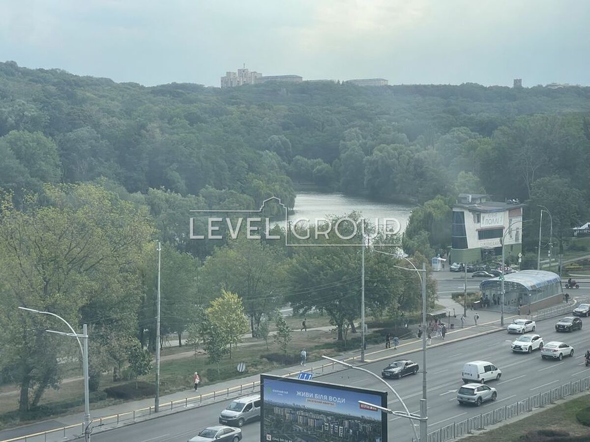 Holosiivskyi Ave. (40th Anniversary of October Avenue), 68