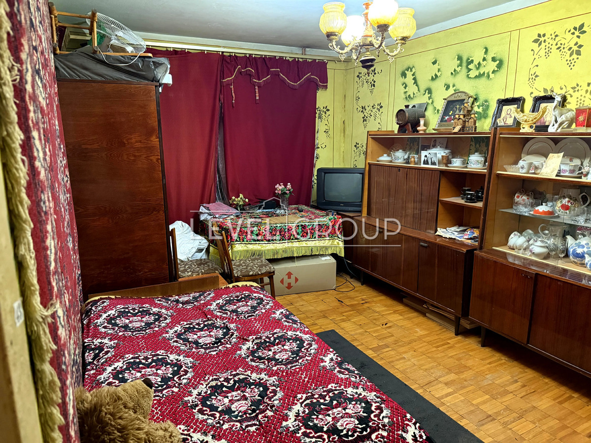 Жуля Верна бульв. (Ромена Роллана), 7а
