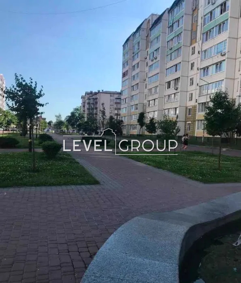 Святоюрївська, 32