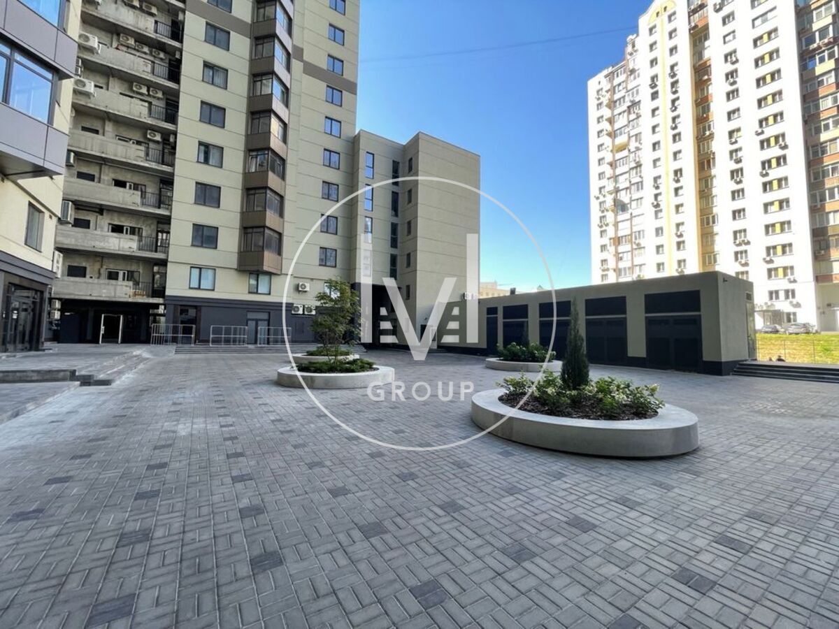 Andriy Verhoglyada str. (Mykhaila Dragomirova), 14a