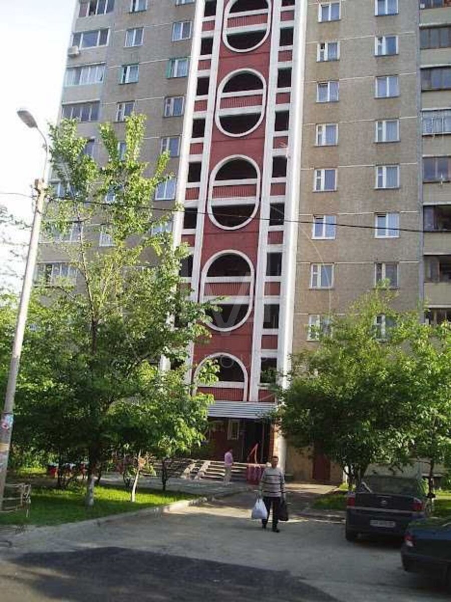 Підгірна вул., 12