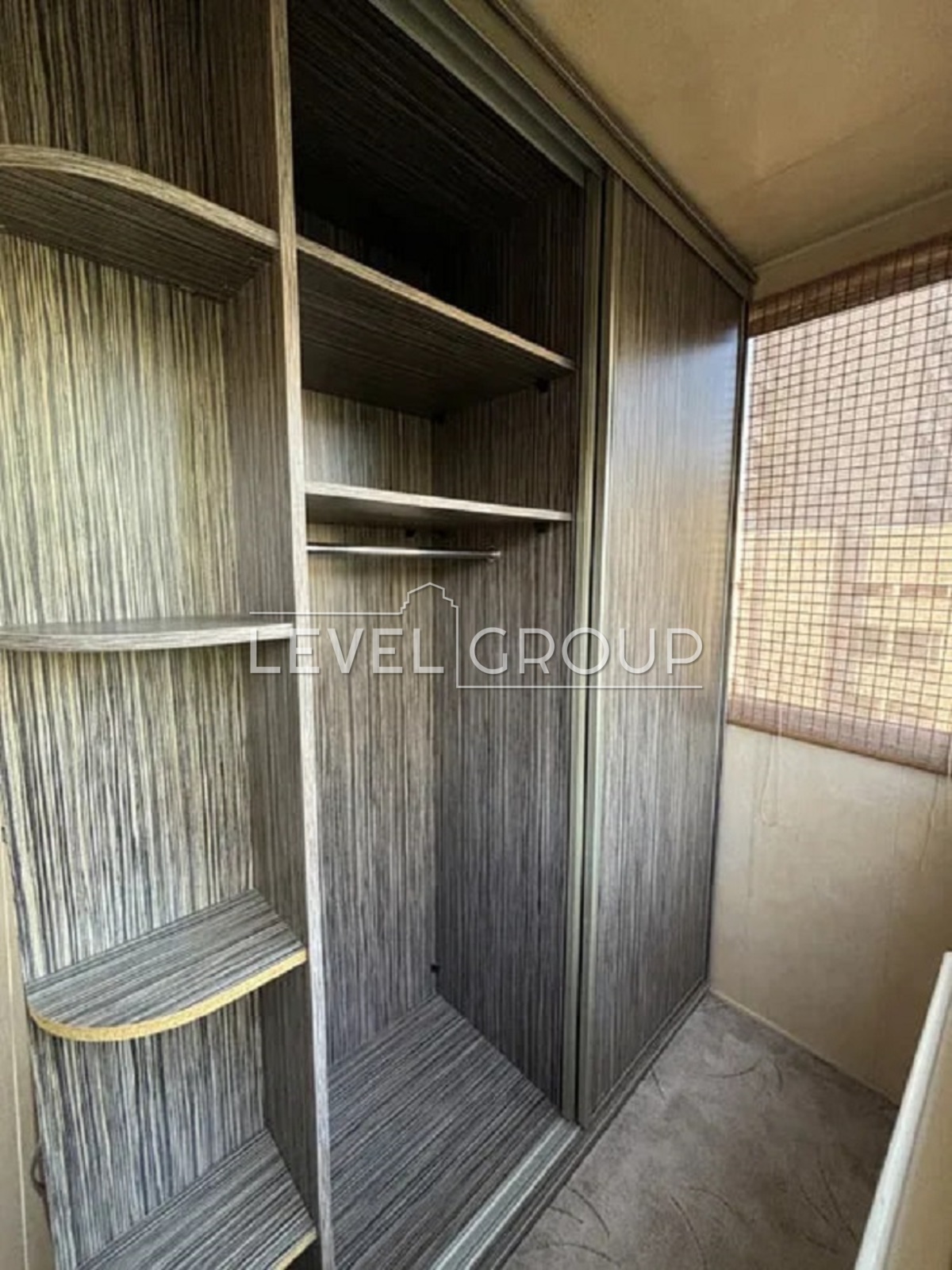 name_en