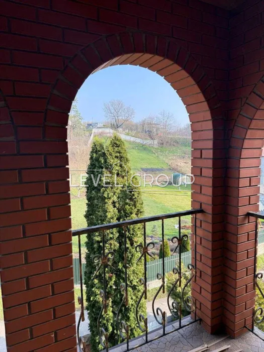 Центральна, 24