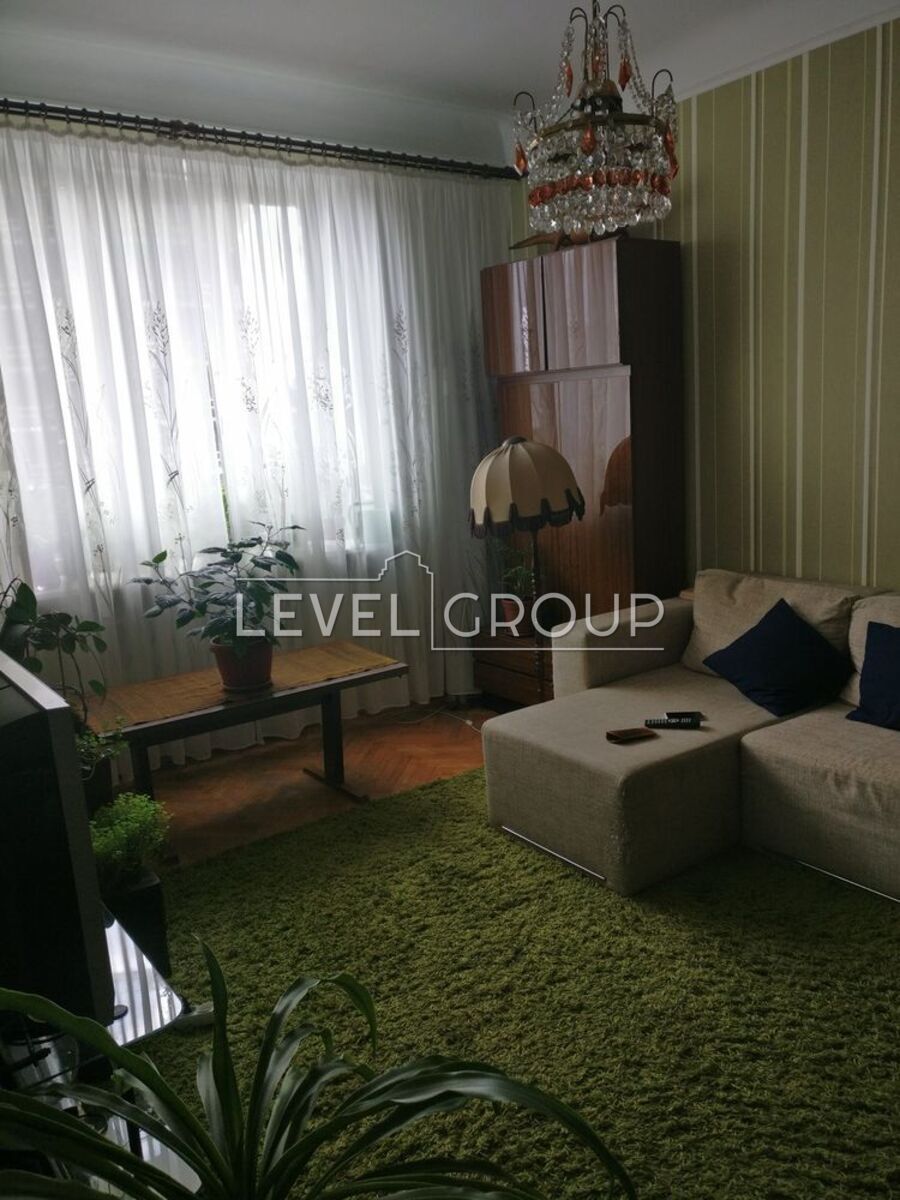 name_en