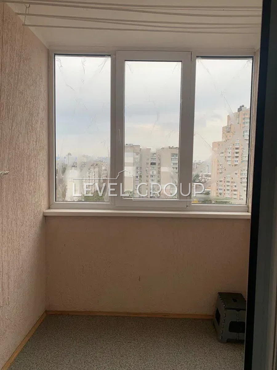 Бориспільська вул., 32б
