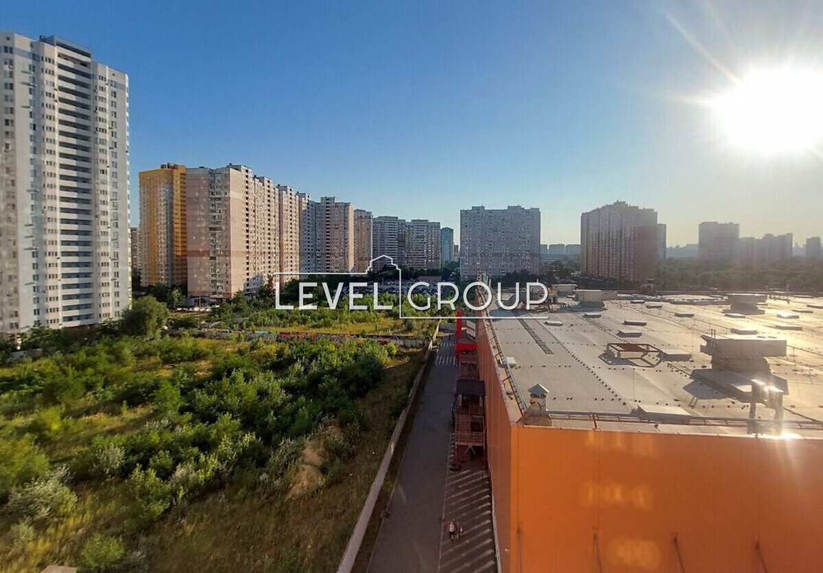Драгоманова вул., 2Б
