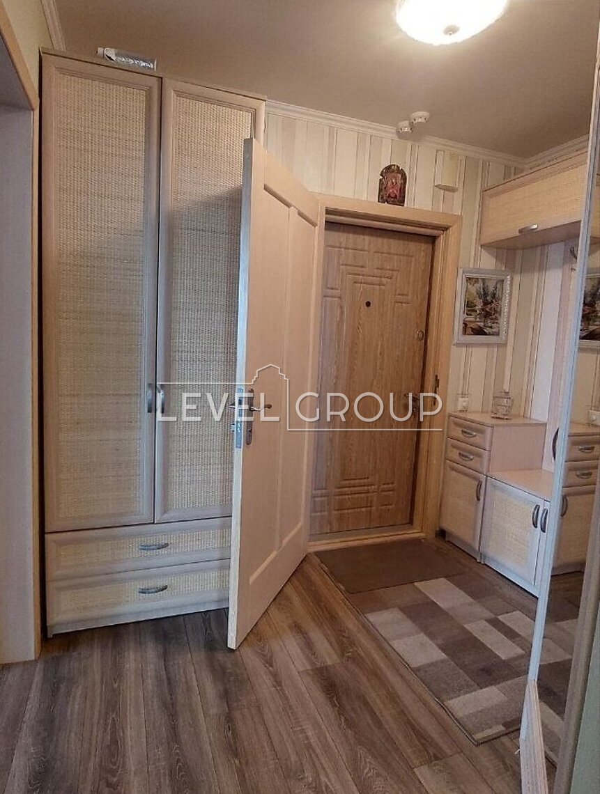 Красовського вул., 8Б