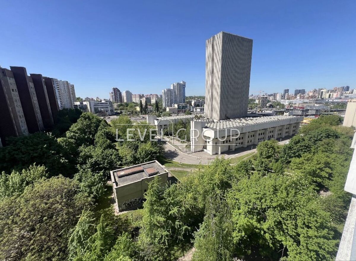 Голосіївський просп. (проспект 40-річчя Жовтня), 11