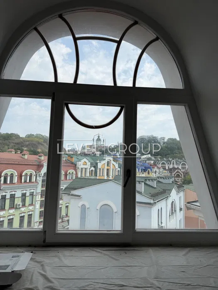Degtyarna St., 5