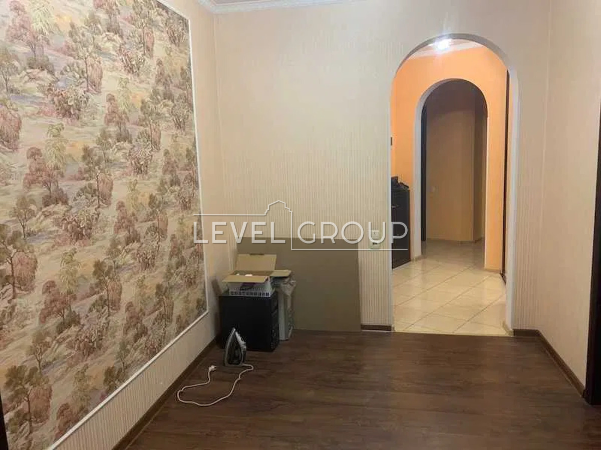 Европейського Союзу просп. (Правди), 31а