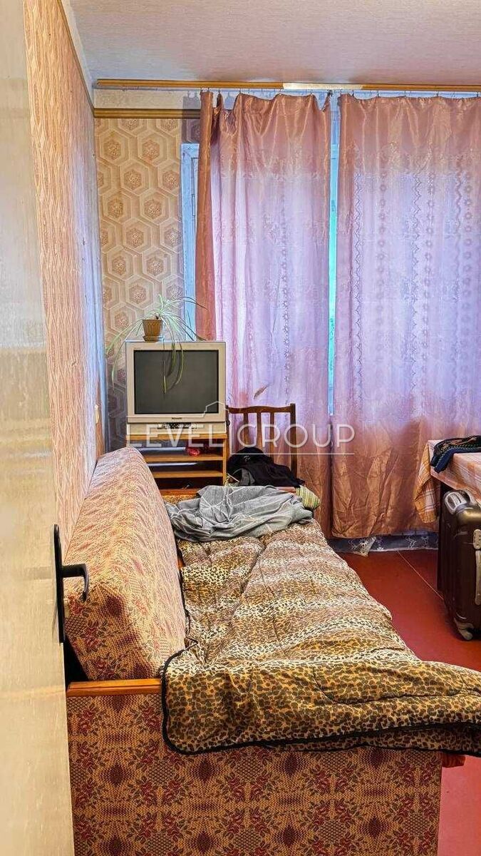 name_en