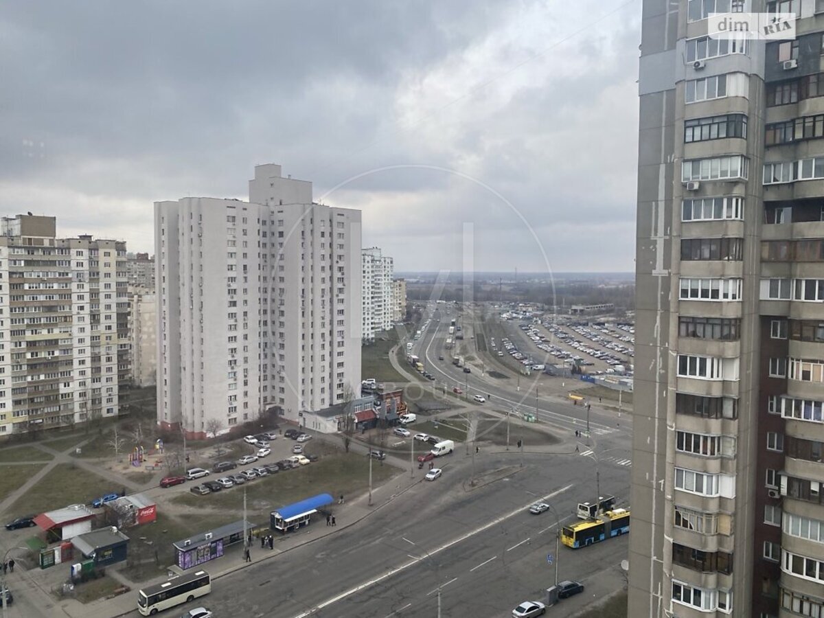 Червоної Калини просп. (Володимира Маяковського), 70