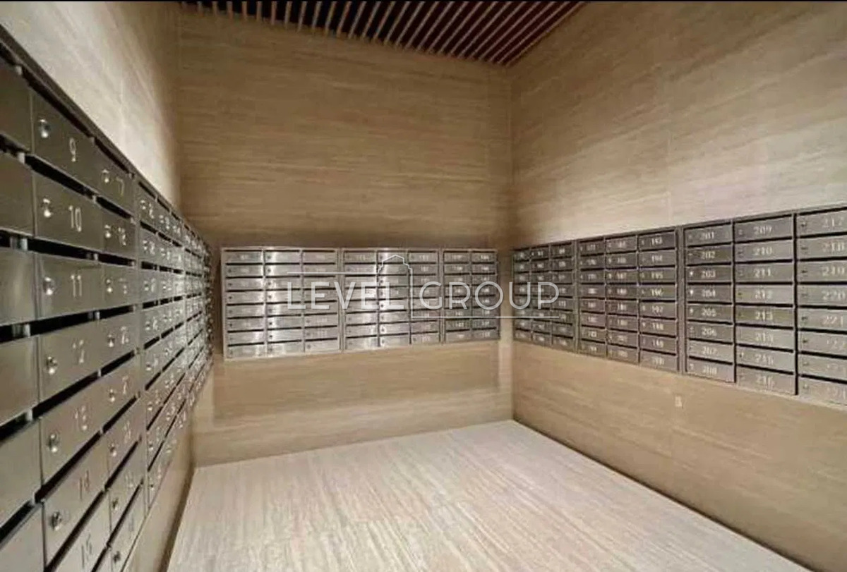 name_en