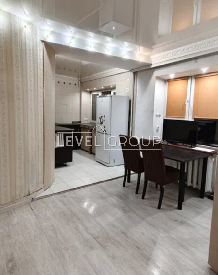 Голосіївський просп. (проспект 40-річчя Жовтня), 82