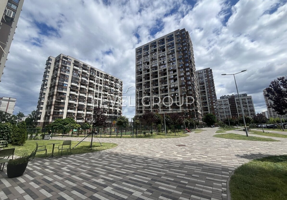 Европейського Союзу просп. (Правди), 45Б