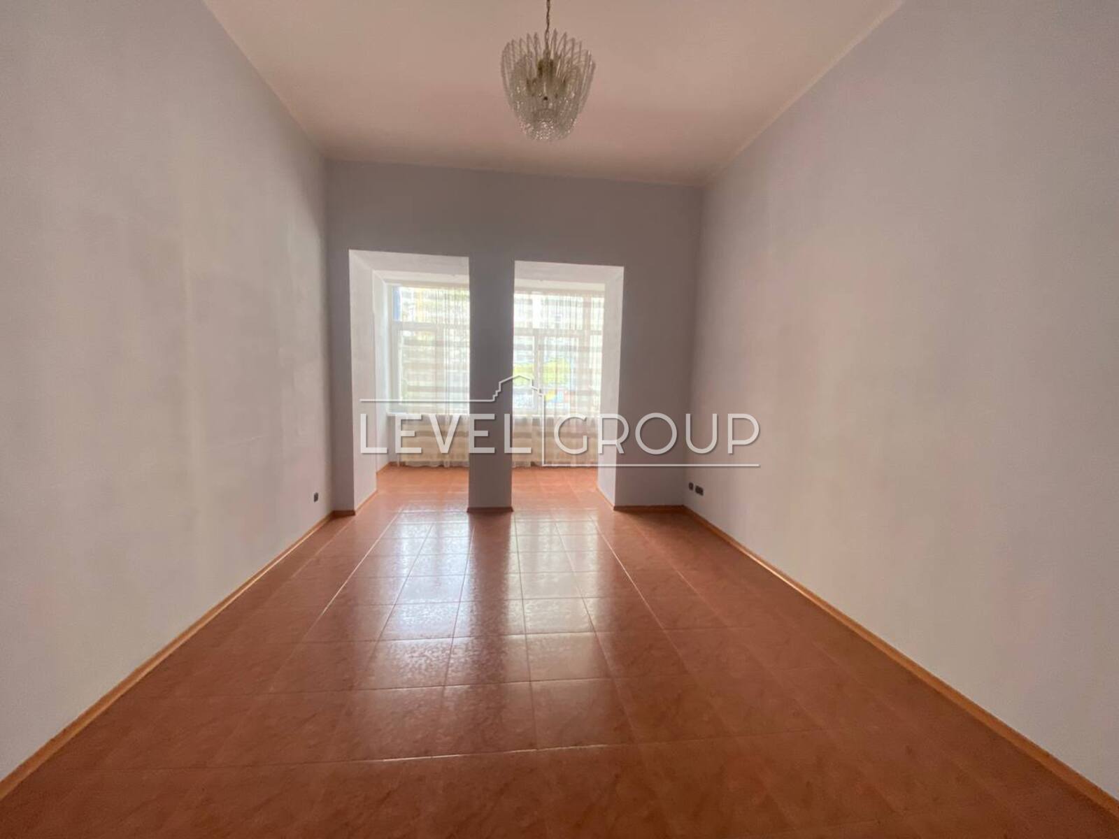 Саксаганського вул., 28