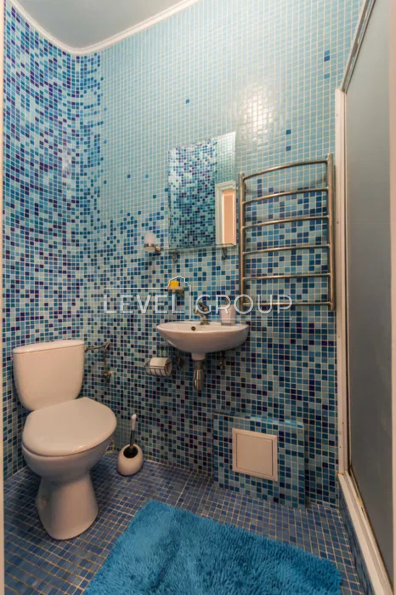 Велика Васильківська вул. (Червоноармійська), 112