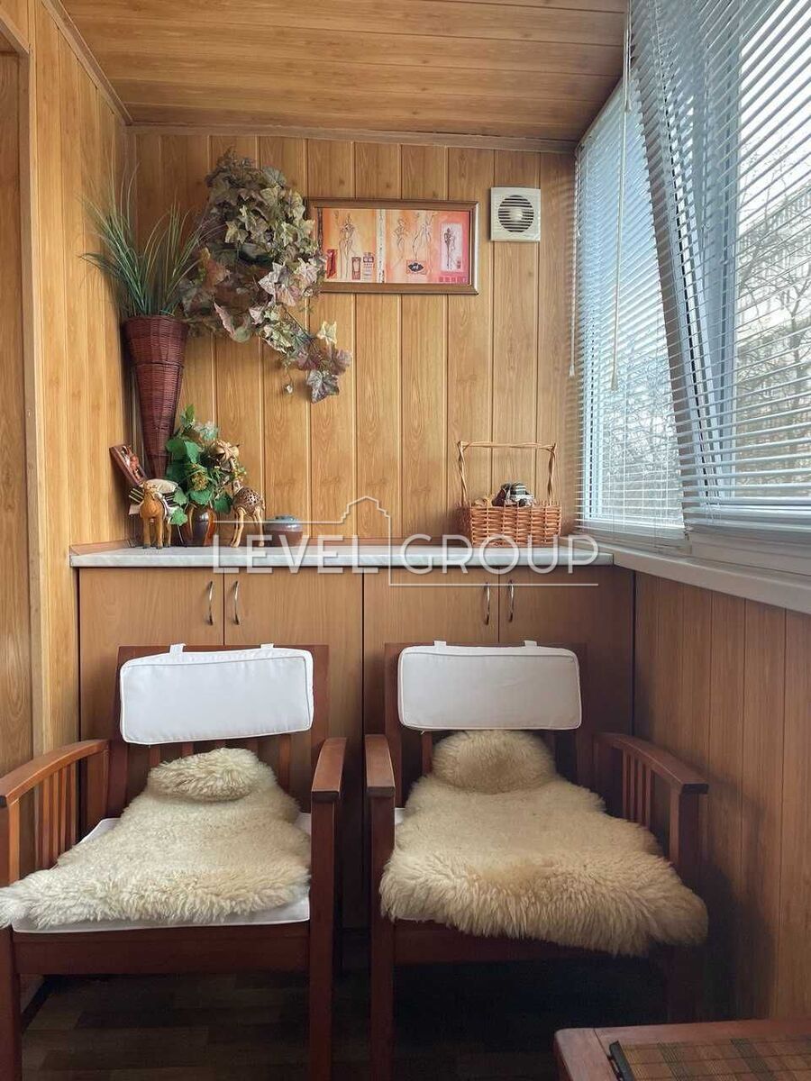name_en
