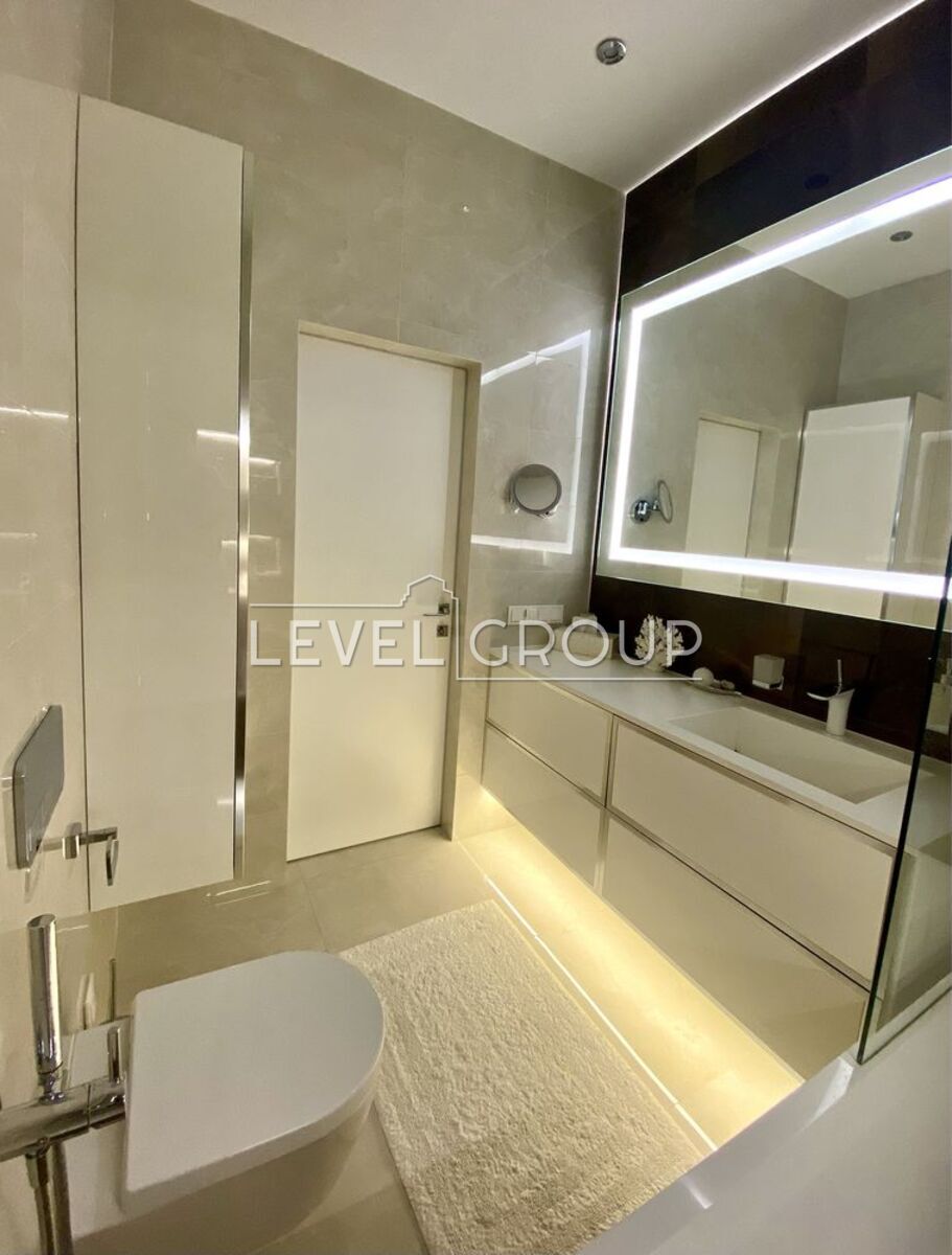 Lesia Ukrainka Blvd., 7v