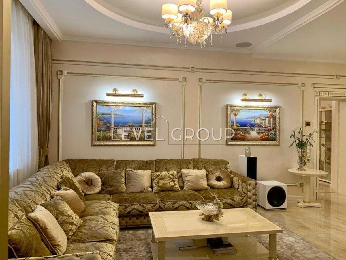 Лесі Українки бульв., 7Б