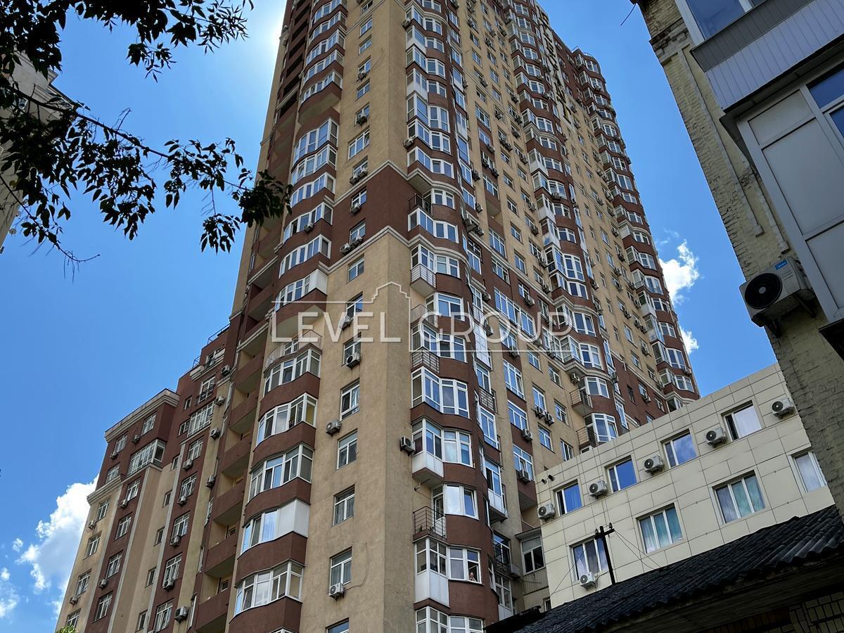 Жилянська вул., 118