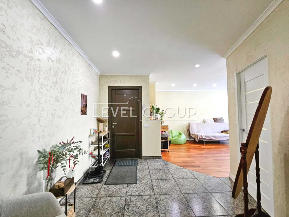 Григорія Сковороди вул., 11