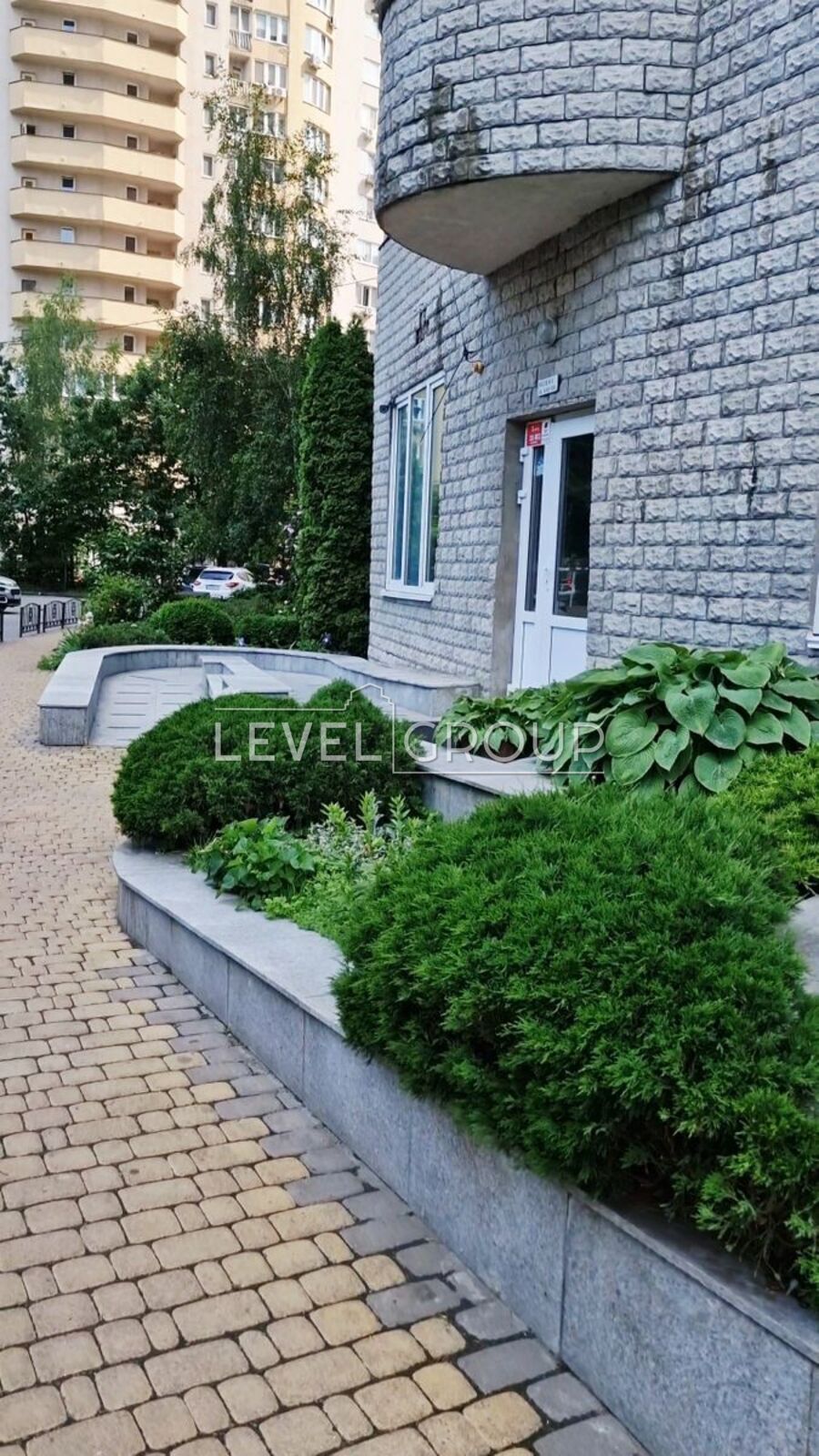 name_en