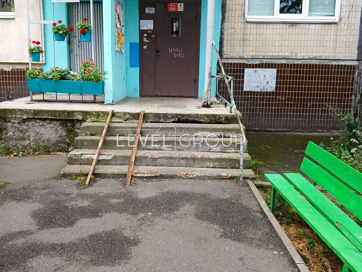 Юрія Шумського вул., 10