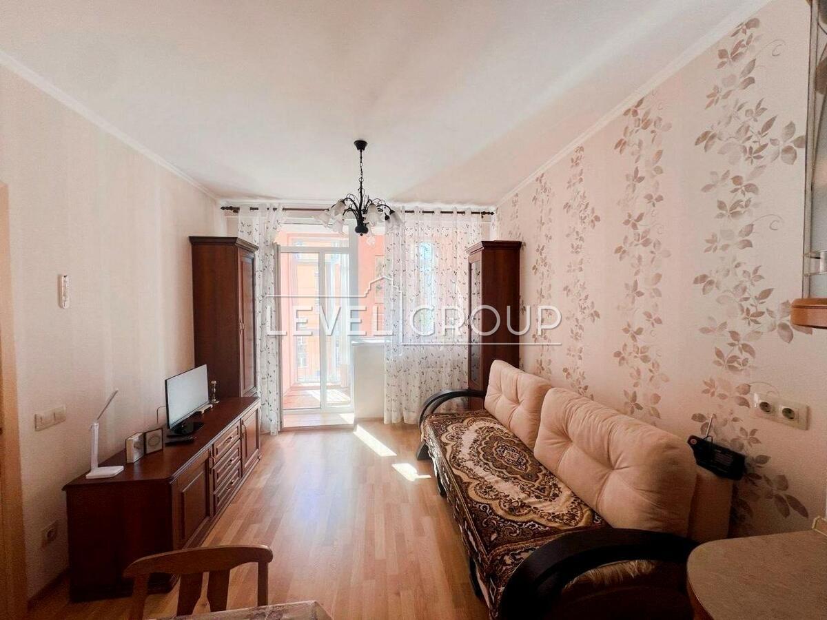 Регенераторна вул., 4