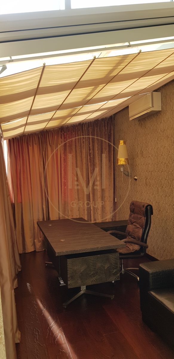 Лесі Українки бульв., 7а