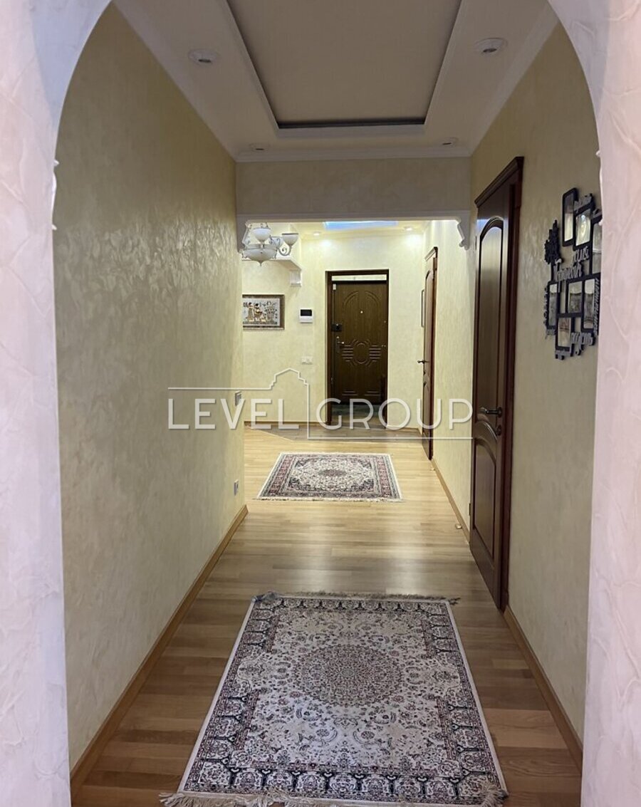 Святоюріївська, 22