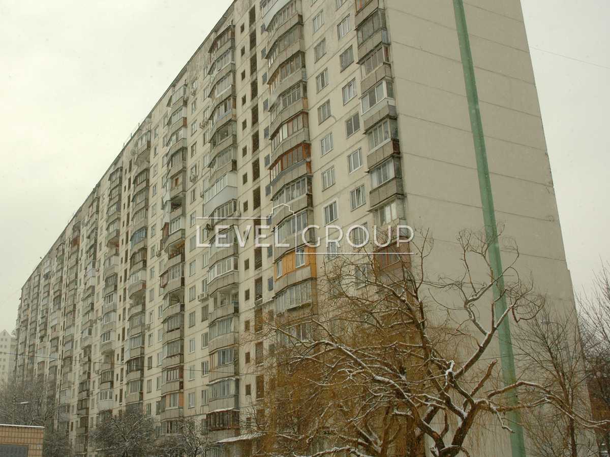 Holosiivskyi Ave. (40th Anniversary of October Avenue), 19