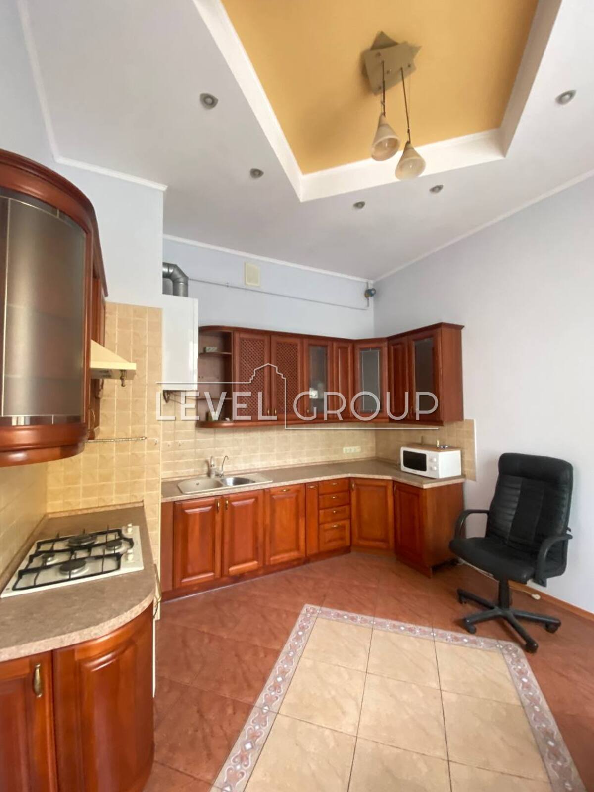 Саксаганського вул., 28