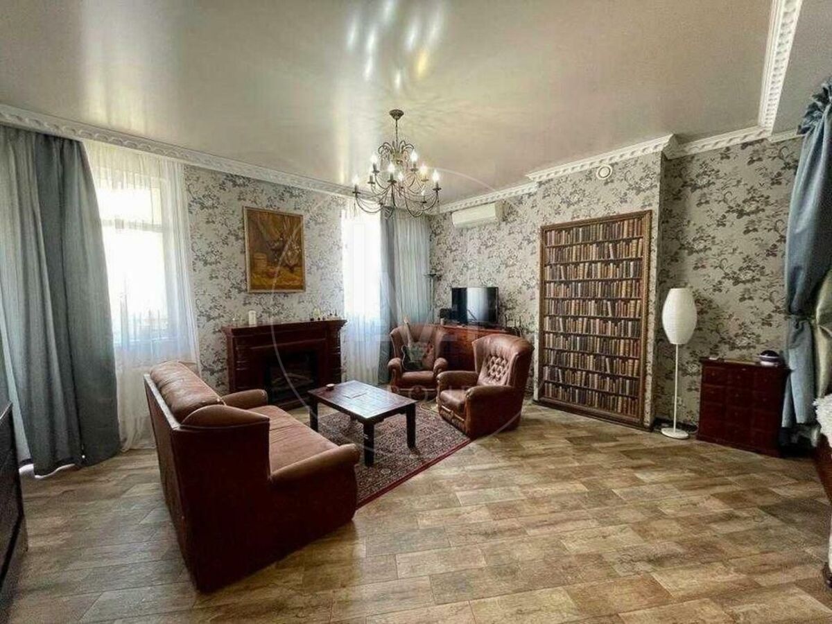Жилянська вул., 118