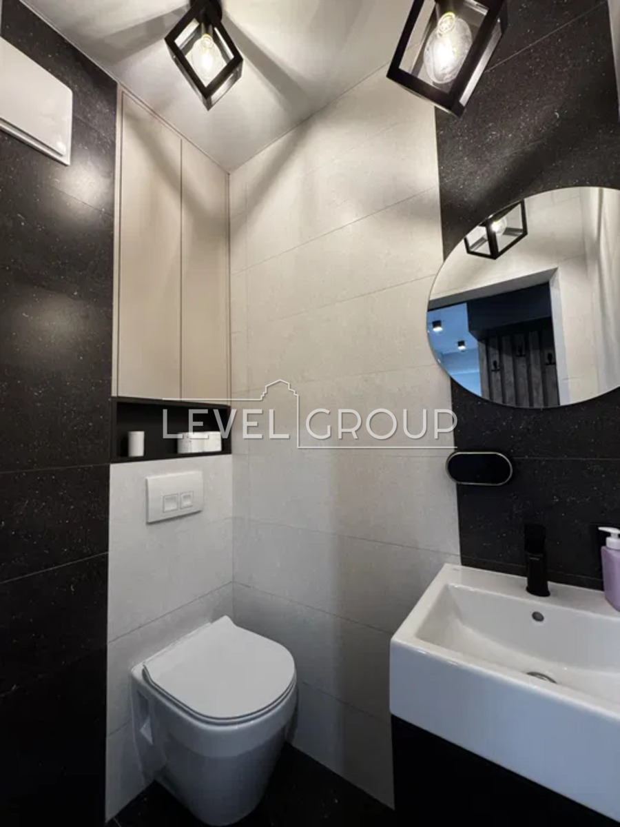 Всеволода Змієнка вул., 21