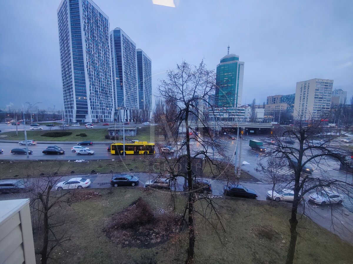 Берестейський просп. (Перемоги), 9
