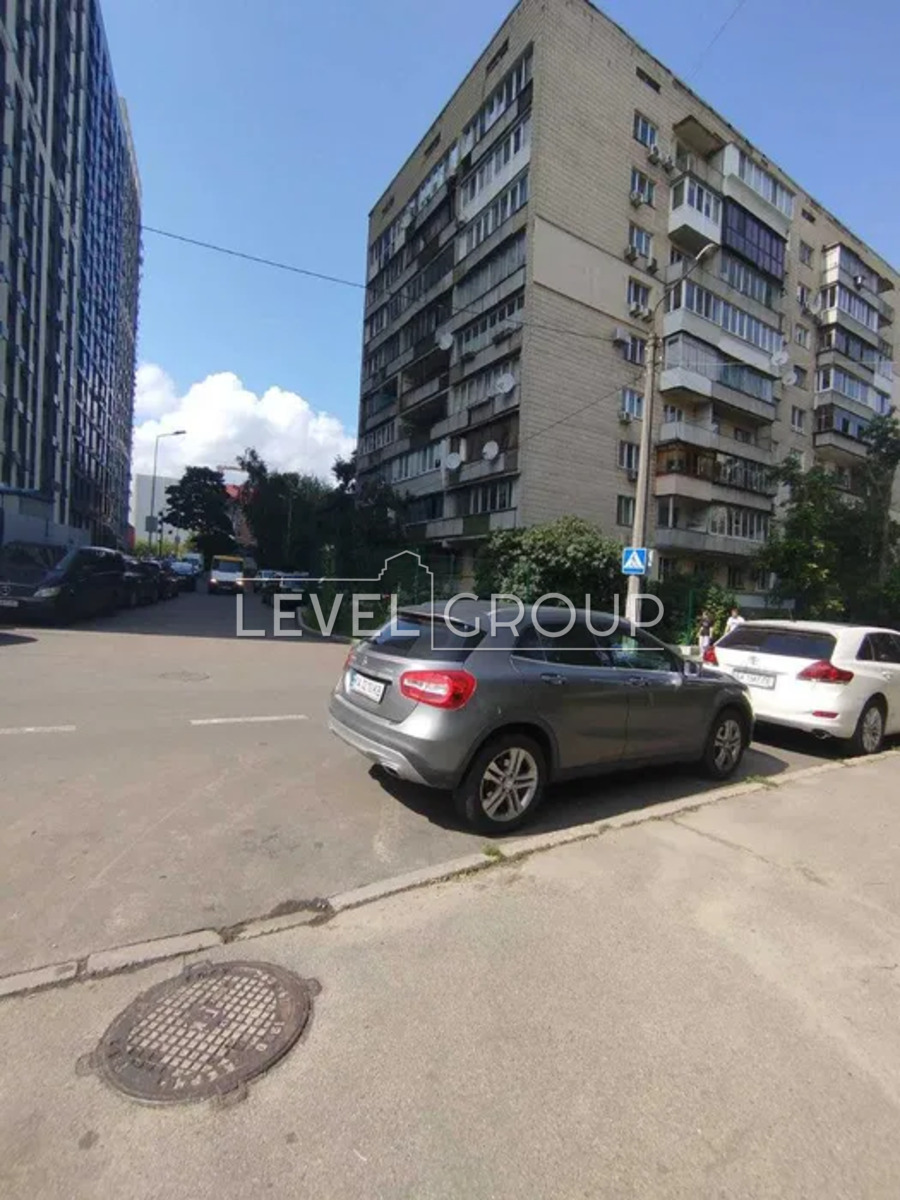 Vilhelm Kotarbinsky St. (Mykola Kravchenko), 22