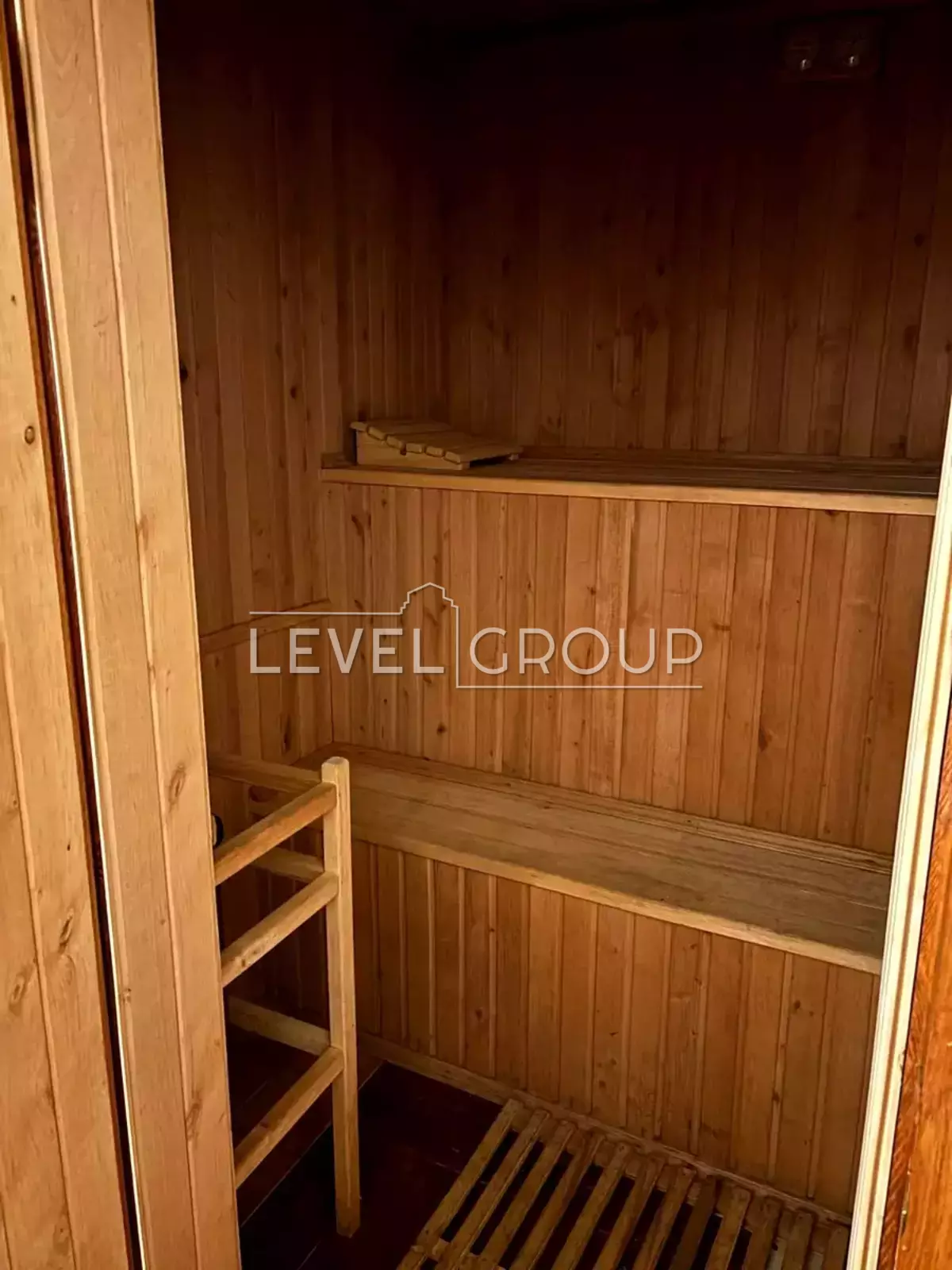 Мистецька вул., 7