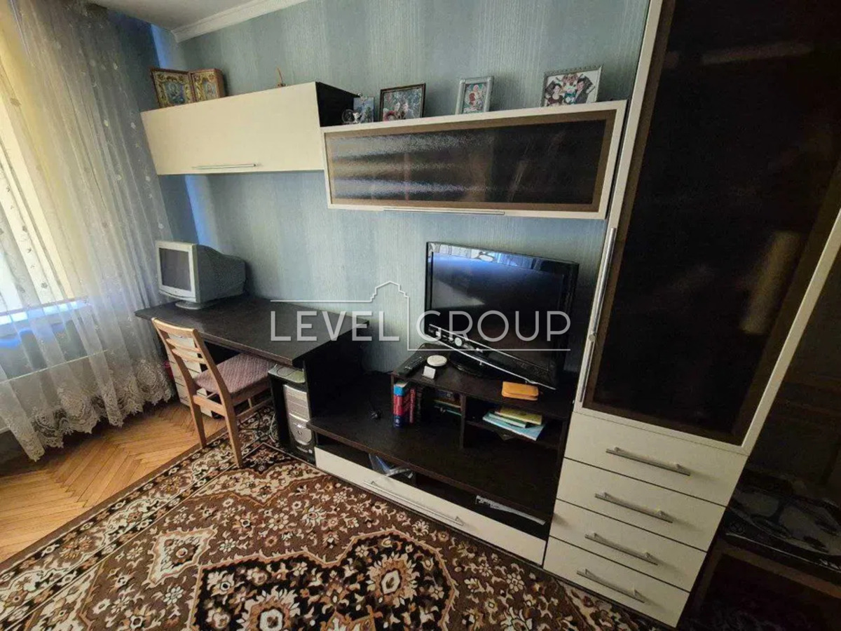 Honore de Balzac St., 75