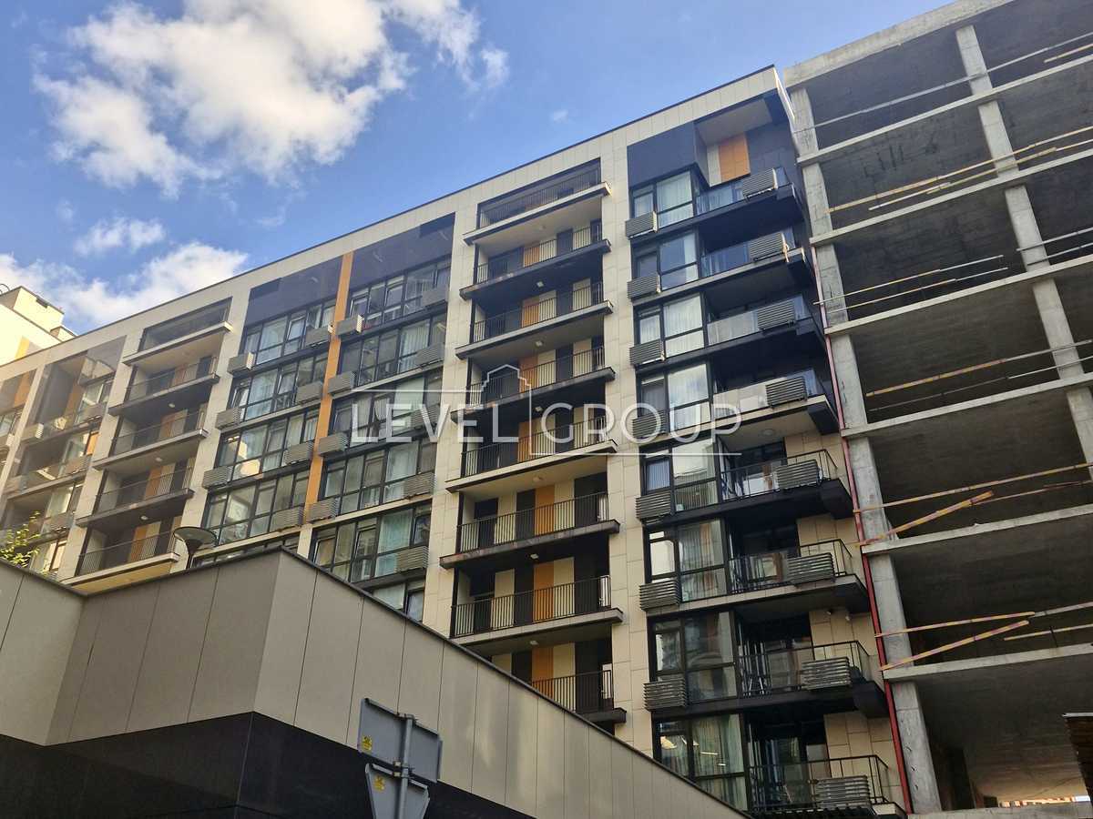 John McCain St. (Ivana Kudry), 1