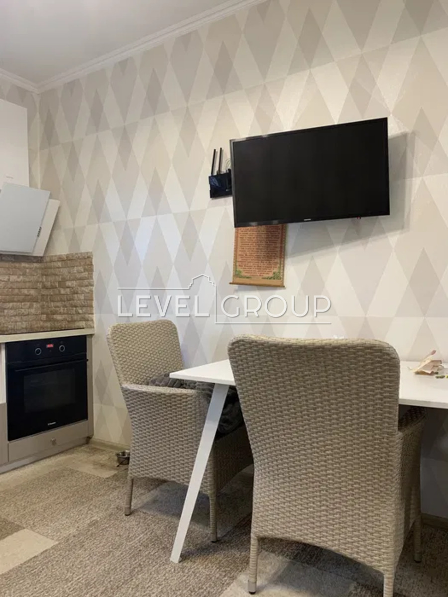 1 лінія вул., 909