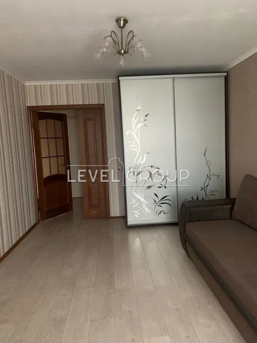 Бориспільська вул., 32б