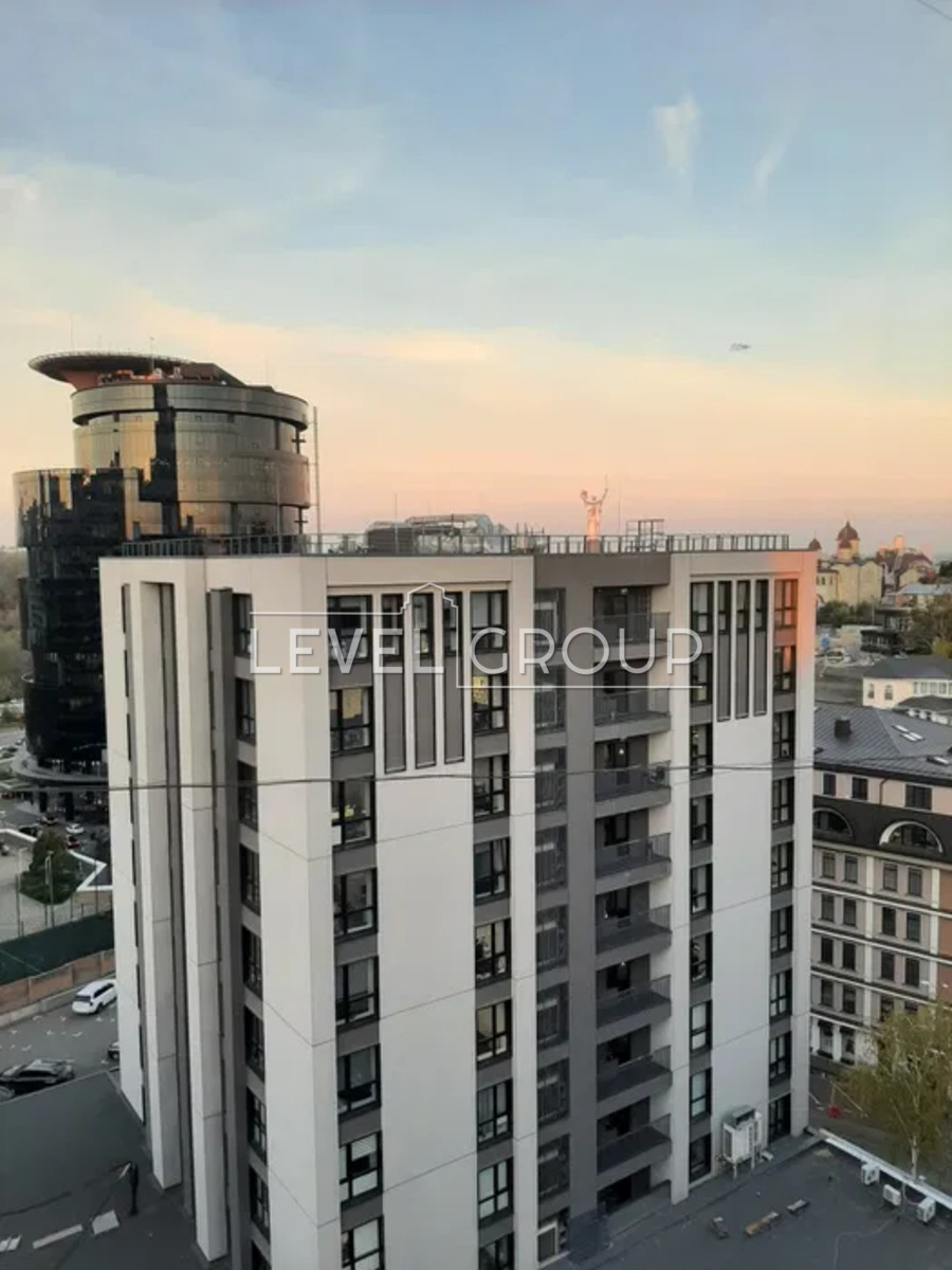 Bolsunovska St. (Serhiy Strutynskyi), 8
