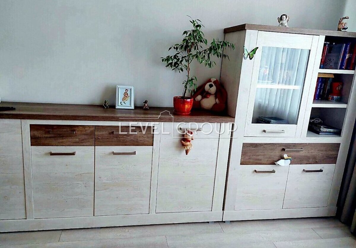 name_en
